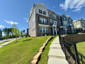 Building Photo - 2550 Frg Vlg Wy