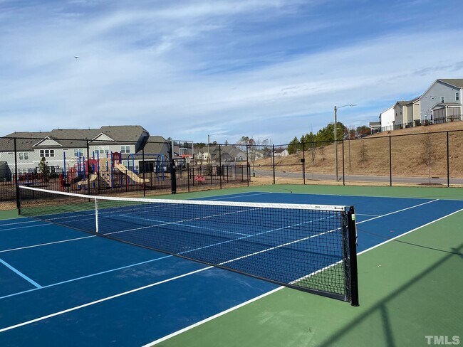 Building Photo - 1046 Commack Dr