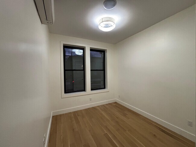 Building Photo - 50 Grace St