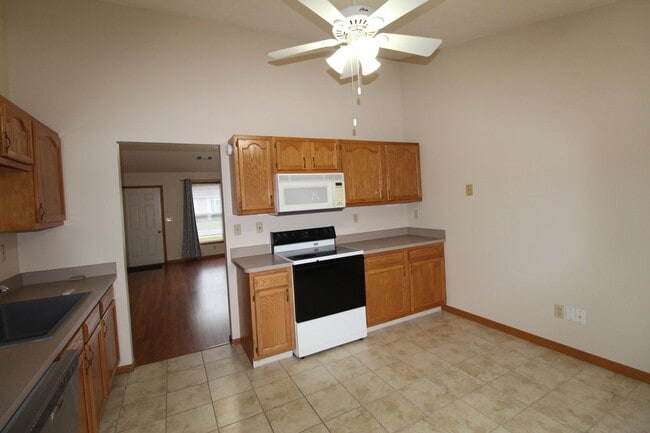 Building Photo - Two Bedroom Apartment