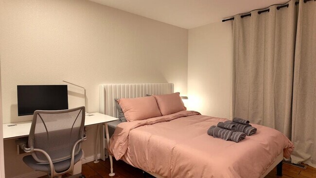 Building Photo - 6505 Skyfarm Dr