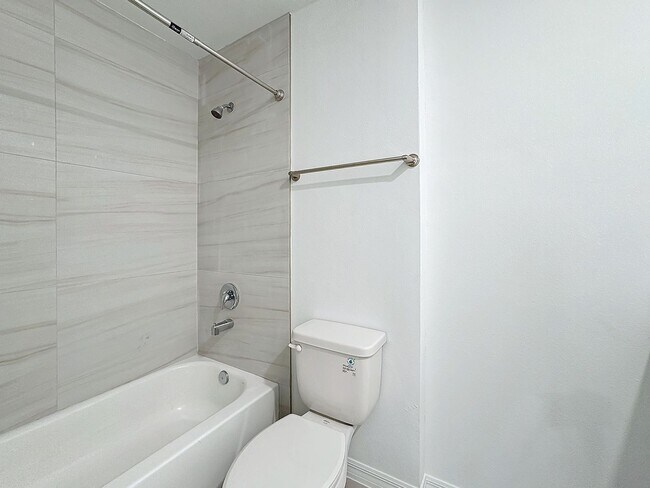 Building Photo - Townhouse For Lease in Saint Cloud