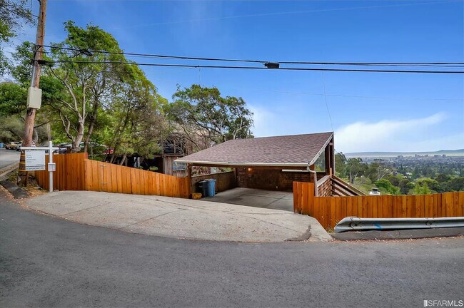 Building Photo - 140 Panoramic Way