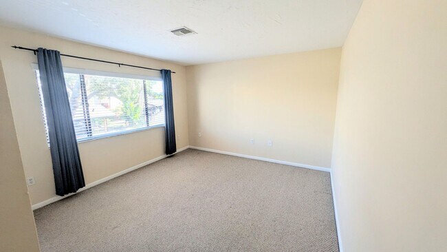 Building Photo - 2 BED 1 BATH CONDO ON SIESTA KEY **ALL UTILITIES/WIFI INCLUDED**