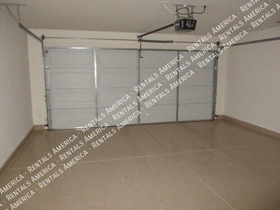 Building Photo - 2739 W Kristina Ave