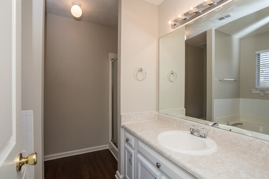 Building Photo - 430 Summer Hill Cir