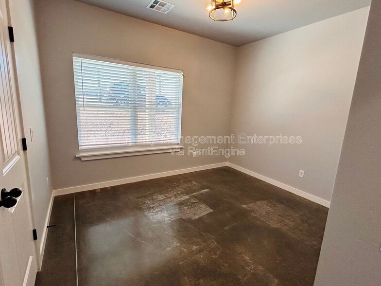 Building Photo - 104 N Harrison Ave