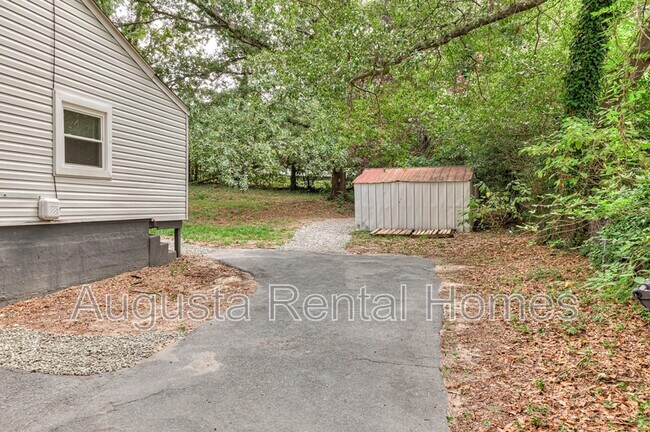 Building Photo - 2832 Cornelia Rd