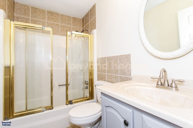 Building Photo - Charming & Move-In Ready Home in Hickory Hills!