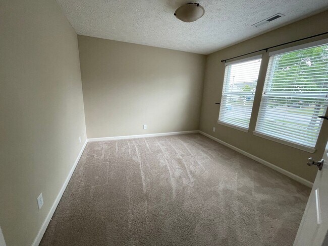 Building Photo - 3 Bedroom Home In Lindberg Village