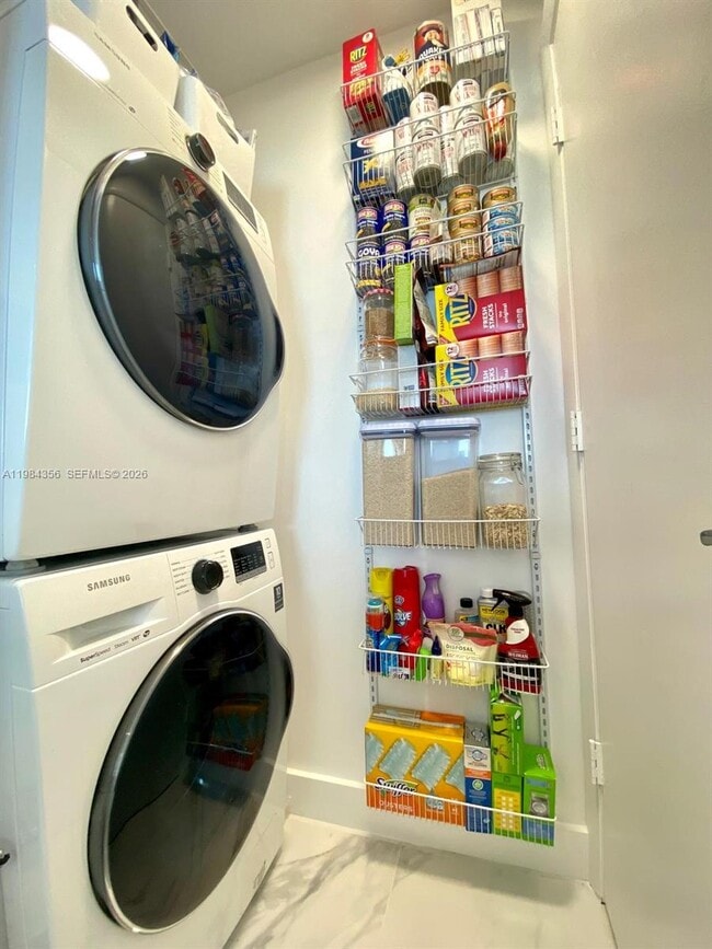 Building Photo - 253 NE 2nd St