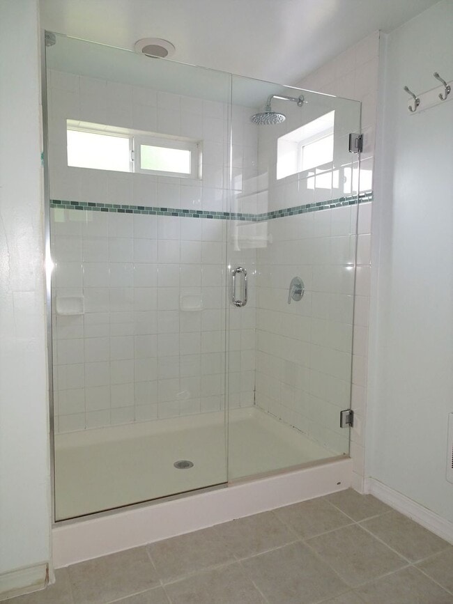 Building Photo - 3bd/1.75ba Seattle Home