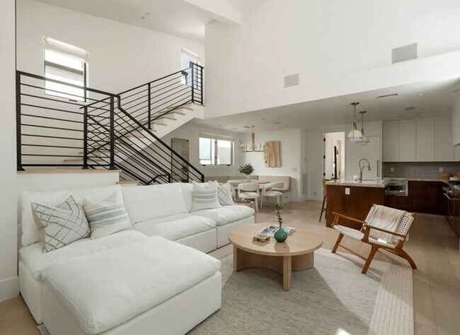 Building Photo - Coastal Luxury Retreat in the Heart of Corona del Mar Village-Available for Monthly Executive and...