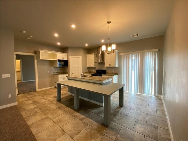 Building Photo - 809 Lakeview Dr