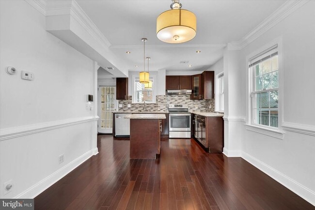 Building Photo - 1002 Chillum Rd