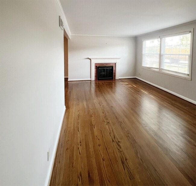 Building Photo - SEE IT NOW: Elegant Home in Prairie Village with Spacious Yard!