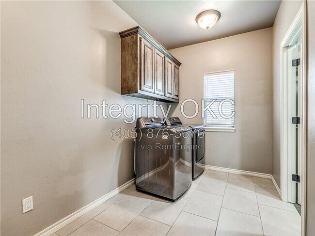 Building Photo - 16012 Redstem Wy