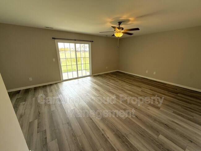 Building Photo - 321 S Pointe Dr