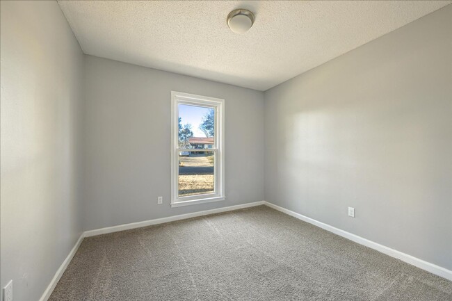 Building Photo - 3BED/2BATH REMODELED
