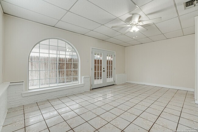 Building Photo - 811 Cottonwood Ave