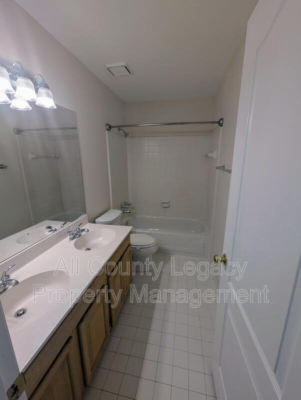 Building Photo - 4920 Agate Dr