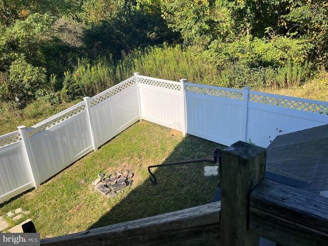 Building Photo - 199 Rumbling Rock Rd