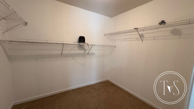 Building Photo - RATE DROP ALERT (was $2200/month) and MOVE-IN SPECIAL: 1st FULL MONTH'S RENT FREE*