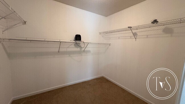 Building Photo - RATE DROP ALERT (was $$2600/month) and FALL MOVE-IN SPECIAL: 50% OFF 1st MONTH'S RENT!**