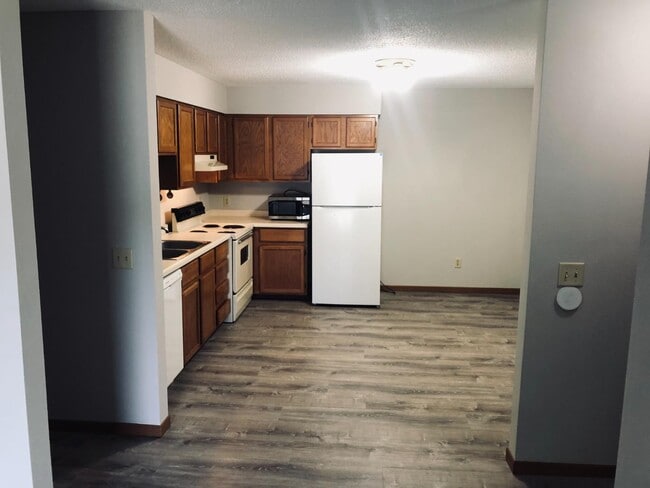 Building Photo - 469 Gibbs St S