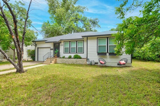 Primary Photo - 1032 E 43rd St