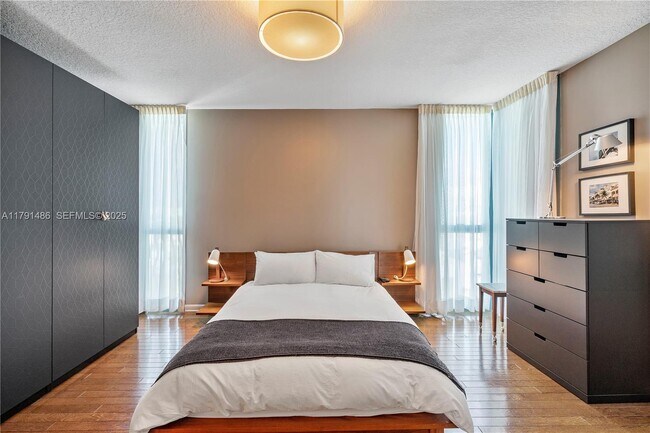 Building Photo - 1500 Ocean Dr