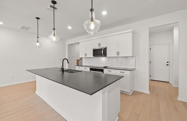 Building Photo - 2725 Woodall Dr