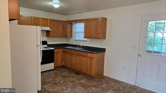 Building Photo - 32 Genesis Dr
