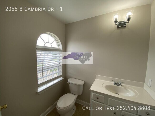 Building Photo - 2055B Cambria Dr