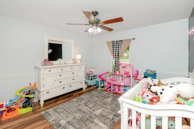 Building Photo - Great house with a pool in Satsuma!