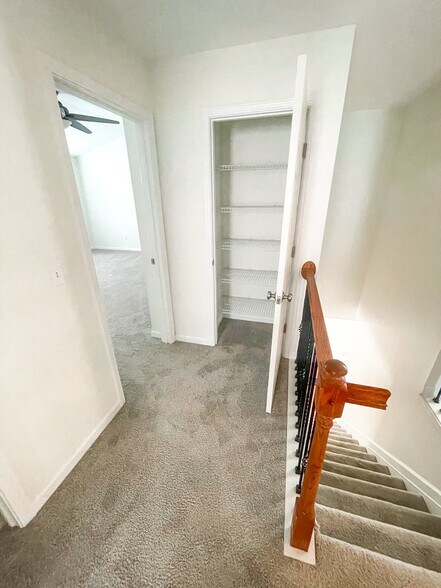 Building Photo - 282 Balaban Cir