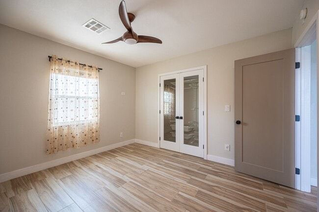 Building Photo - European-inspired Mid-Century Henderson Home!