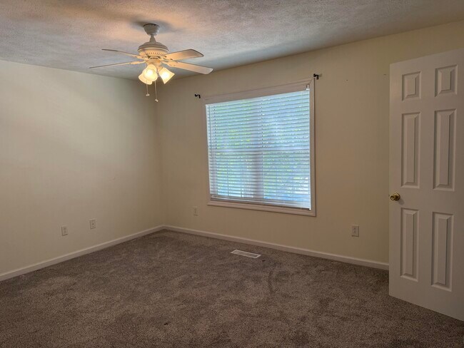 Building Photo - 640 Date Palm Cir