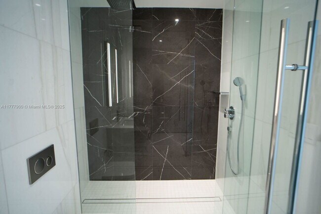 Building Photo - 300 Biscayne Blvd Way