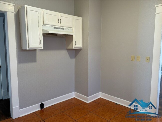 Building Photo - 912 S Abe St