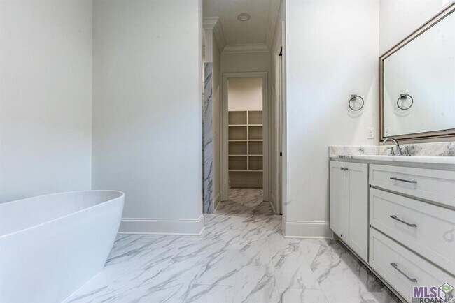 Building Photo - 7644 Jeter Dr