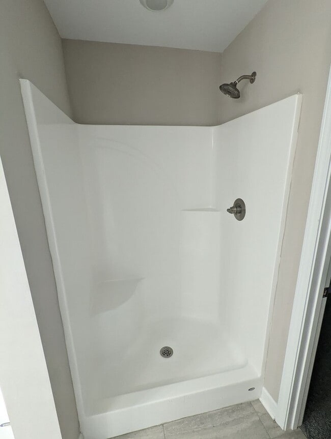 Building Photo - 3B/2BA With 2 car garage, Large Bonus Room...