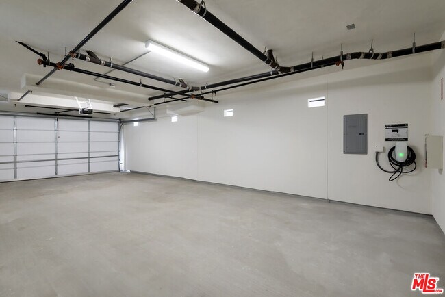 Building Photo - 3657 Regal Pl