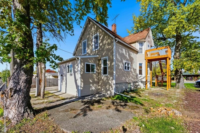 Building Photo - 7635 W Foster Ave