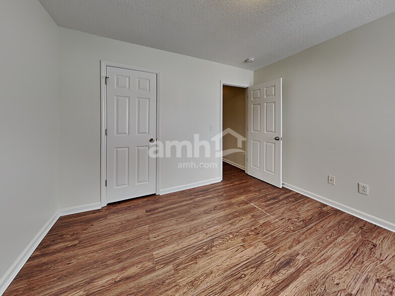 Building Photo - 615 Asheby Woods Rd