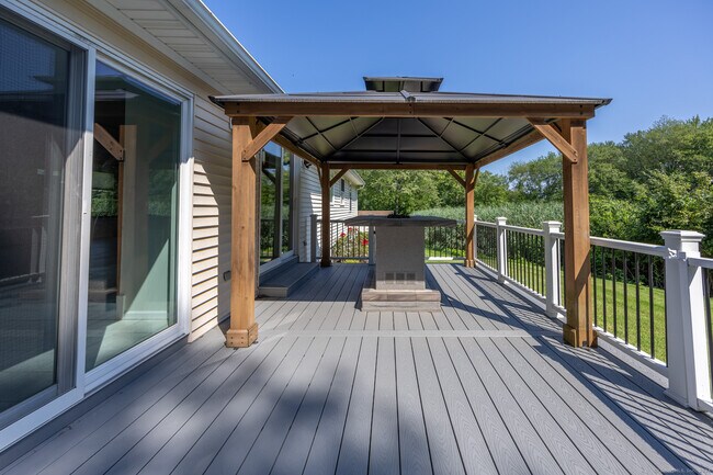 Building Photo - 159 E Johnson Ave