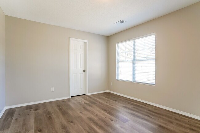 Building Photo - 3168 Varcroft Rd