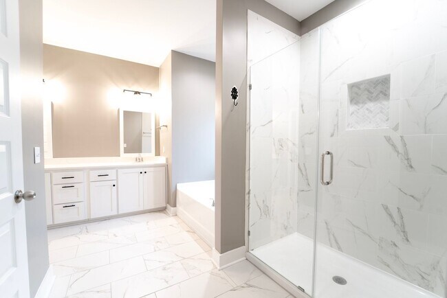 Building Photo - Move-In Special! Free January Rent — Stunning Like-New 4-Bedroom Home Just Minutes from Fort Stewart