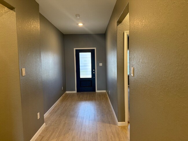 Building Photo - Spacious 5-Bed, 3-Bath Home in Brookmill –...