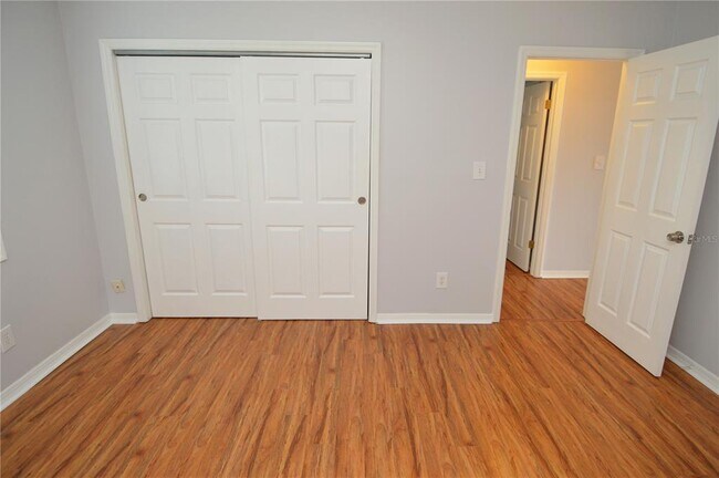 Building Photo - 166 Pompano Dr SE